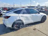 2023 Tesla Model Y фото