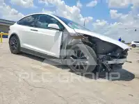 2023 Tesla Model X фото
