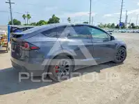 2023 Tesla Model X фото