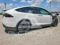 2023 Tesla Model X фото