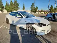 2023 Tesla Model S фото