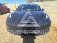2023 Tesla Model 3 фото