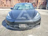 2023 Tesla Model 3 фото
