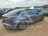2023 Tesla Model 3 фото