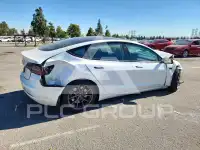 2023 Tesla Model 3 фото