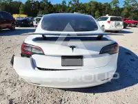 2023 Tesla Model 3 фото