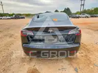 2023 Tesla Model 3 фото
