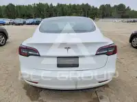2023 Tesla Model 3 фото