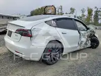 2023 Tesla Model 3 фото