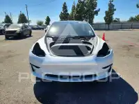 2023 Tesla Model 3 фото