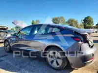 2023 Tesla Model 3 фото