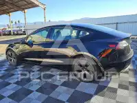 2023 Tesla Model 3 фото