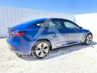2023 Tesla Model 3 фото