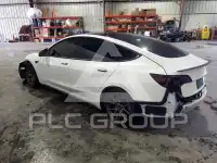 2023 Tesla Model 3 фото