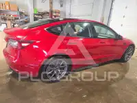 2023 Tesla Model 3 фото