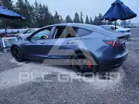 2023 Tesla Model 3 фото