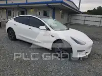 2023 Tesla Model 3 фото