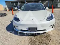 2023 Tesla Model 3 фото