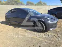 2023 Tesla Model 3 фото