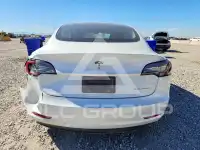 2023 Tesla Model 3 фото