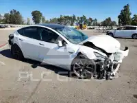 2023 Tesla Model 3 фото