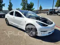 2023 Tesla Model 3 фото
