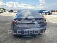 2023 Tesla Model 3 фото