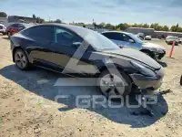 2023 Tesla Model 3 фото