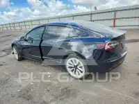 2023 Tesla Model 3 фото