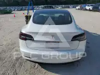 2023 Tesla Model 3 фото