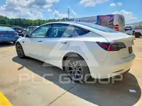 2023 Tesla Model 3 фото