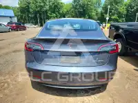 2023 Tesla Model 3 фото
