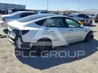 2023 Tesla Model 3 фото
