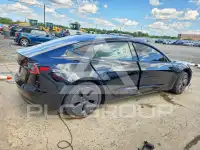 2023 Tesla Model 3 фото