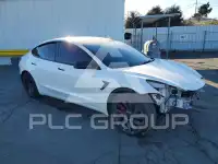2023 Tesla Model 3 фото