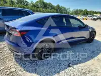 2023 Tesla Model 3 фото