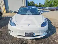 2023 Tesla Model 3 фото