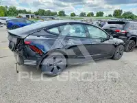 2023 Tesla Model 3 фото