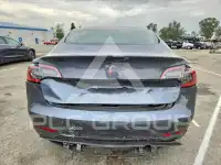 2023 Tesla Model 3 фото