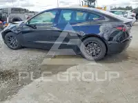 2023 Tesla Model 3 фото