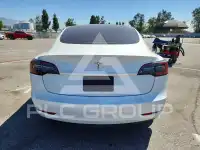 2023 Tesla Model 3 фото