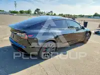 2023 Tesla Model 3 фото