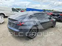 2023 Tesla Model 3 фото