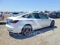 2023 Tesla Model 3 фото