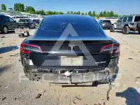 2023 Tesla Model 3 фото