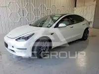 2023 Tesla Model 3 фото