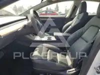 2023 Tesla Model 3 фото