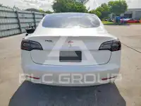 2023 Tesla Model 3 фото