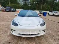 2023 Tesla Model 3 фото
