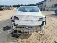 2023 Tesla Model 3 фото
